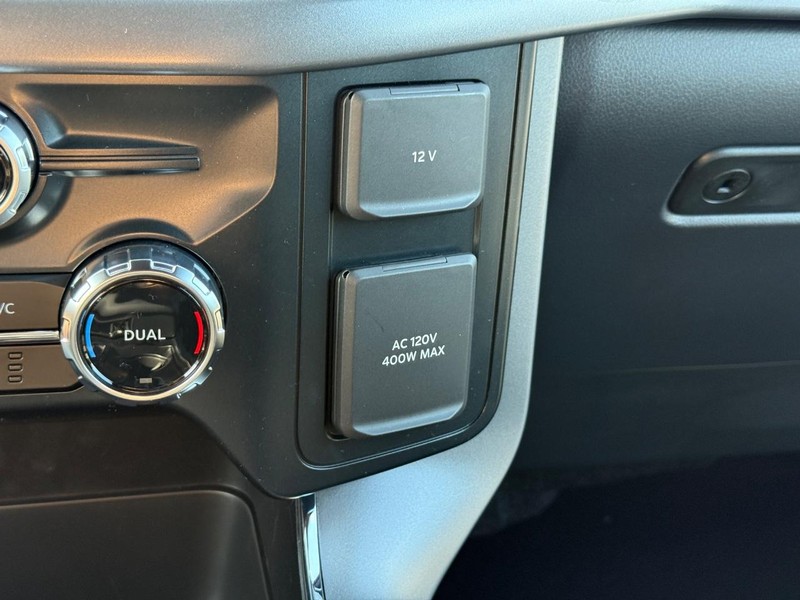 Ford F-150 Vehicle Full-screen Gallery Image 16