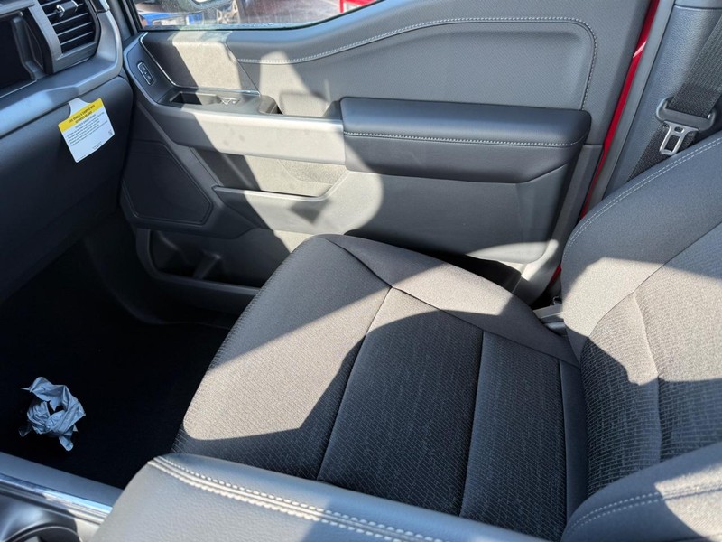 Ford F-150 Vehicle Full-screen Gallery Image 17