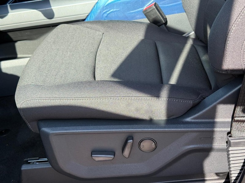 Ford F-150 Vehicle Full-screen Gallery Image 19