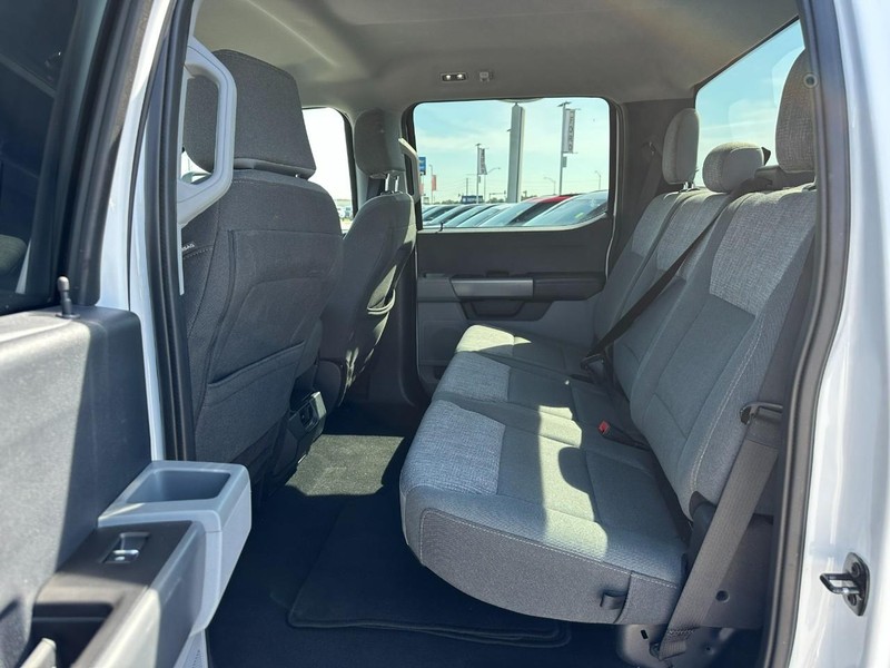 Ford Super Duty F-250 SRW Vehicle Full-screen Gallery Image 10