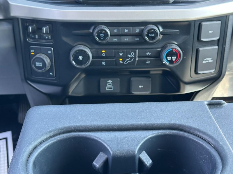 Ford Super Duty F-250 SRW Vehicle Full-screen Gallery Image 14