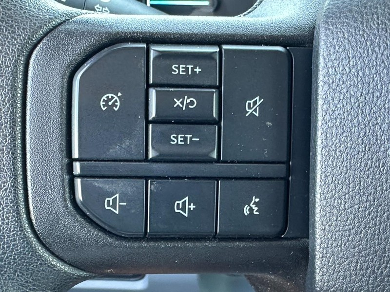 Ford Super Duty F-250 SRW Vehicle Full-screen Gallery Image 18