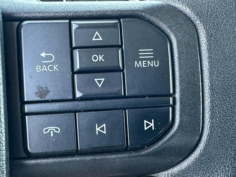 Ford Super Duty F-250 SRW Vehicle Full-screen Gallery Image 19