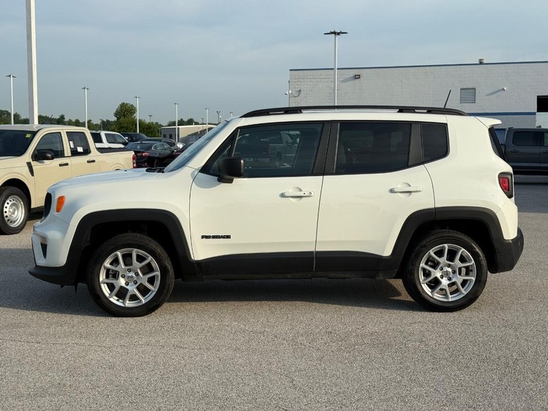 Jeep Renegade Vehicle Full-screen Gallery Image 2