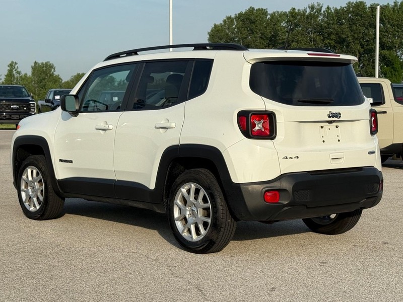 Jeep Renegade Vehicle Full-screen Gallery Image 3