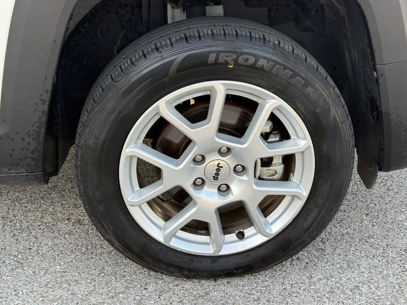 Jeep Renegade Vehicle Full-screen Gallery Image 7