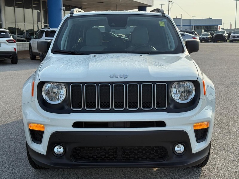 Jeep Renegade Vehicle Full-screen Gallery Image 9