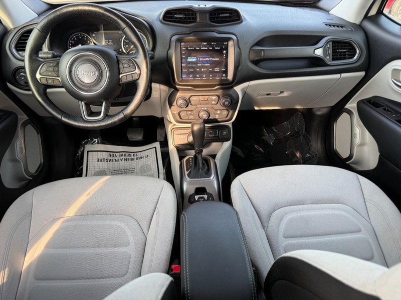 Jeep Renegade Vehicle Full-screen Gallery Image 11