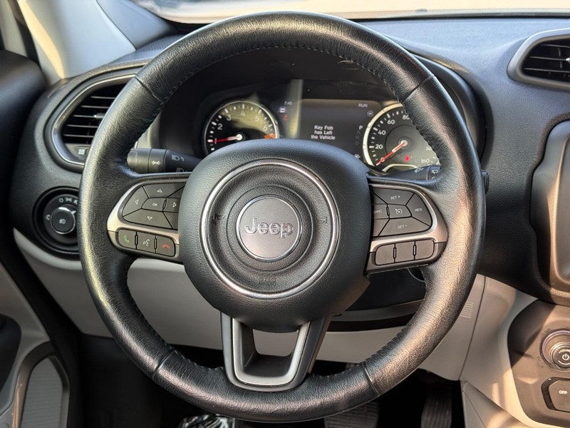 Jeep Renegade Vehicle Full-screen Gallery Image 12