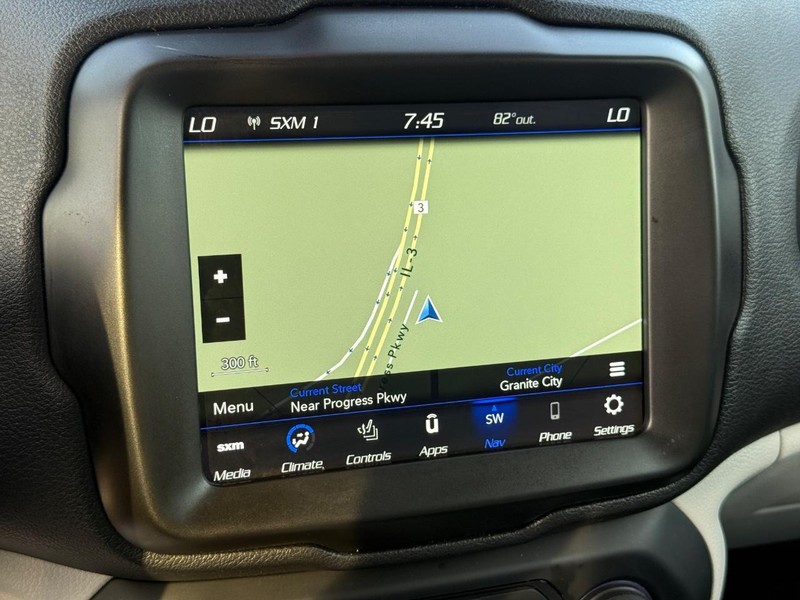 Jeep Renegade Vehicle Full-screen Gallery Image 15