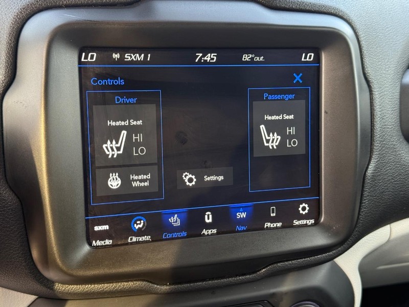 Jeep Renegade Vehicle Full-screen Gallery Image 16