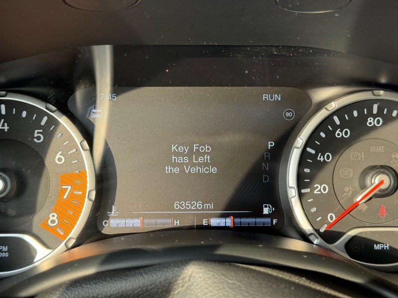 Jeep Renegade Vehicle Full-screen Gallery Image 21