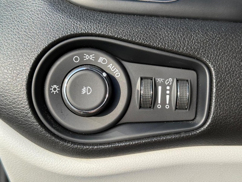 Jeep Renegade Vehicle Full-screen Gallery Image 22