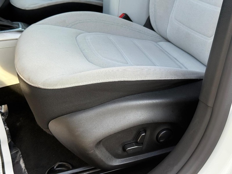 Jeep Renegade Vehicle Full-screen Gallery Image 24