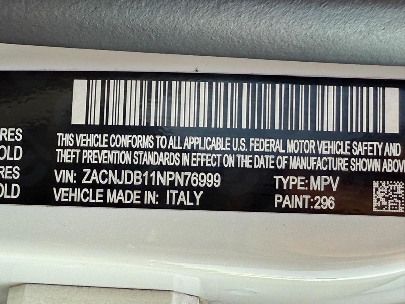 Jeep Renegade Vehicle Full-screen Gallery Image 25