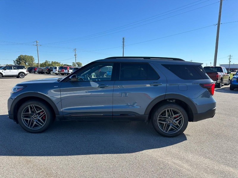 Ford Explorer Vehicle Full-screen Gallery Image 2