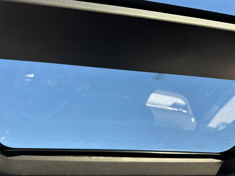 Ford Explorer Vehicle Full-screen Gallery Image 7