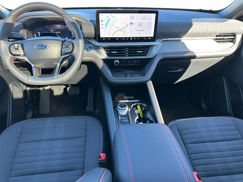 Ford Explorer Vehicle Full-screen Gallery Image 8