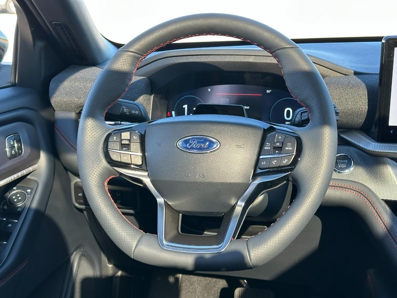 Ford Explorer Vehicle Full-screen Gallery Image 9