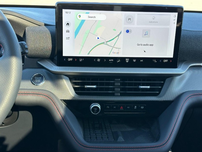 Ford Explorer Vehicle Full-screen Gallery Image 10