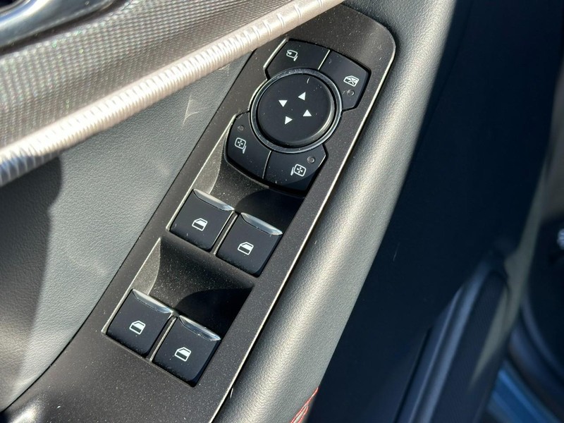 Ford Explorer Vehicle Full-screen Gallery Image 12