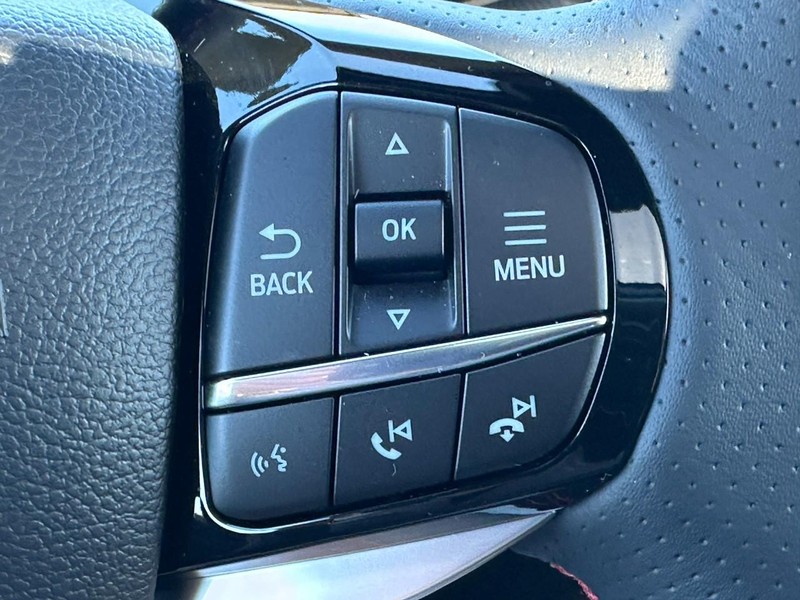 Ford Explorer Vehicle Full-screen Gallery Image 16