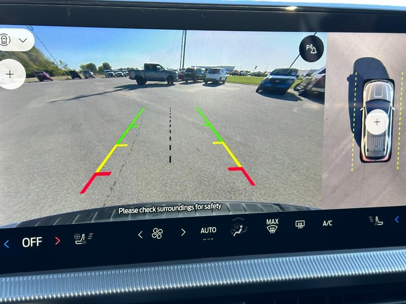 Ford Explorer Vehicle Full-screen Gallery Image 17