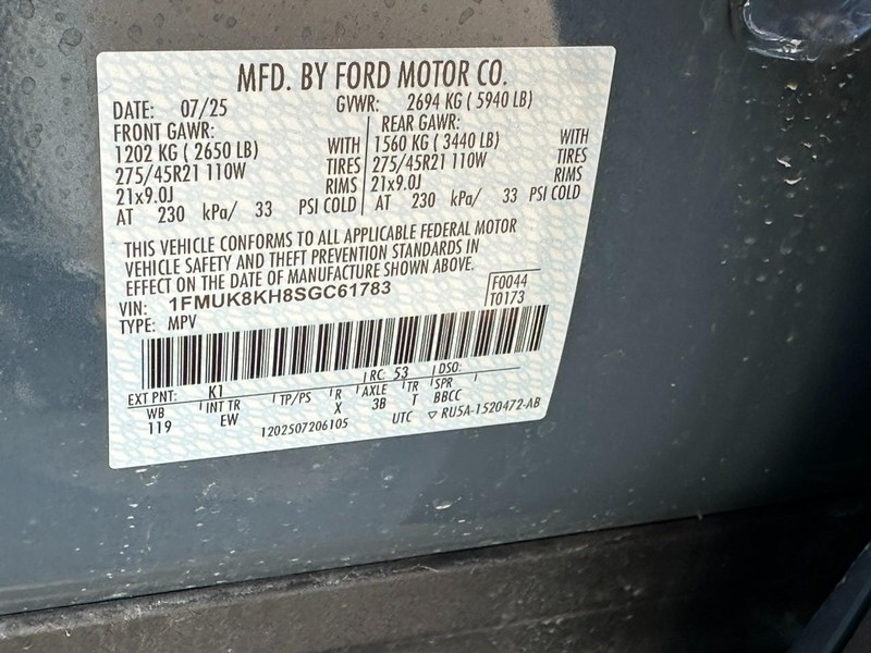 Ford Explorer Vehicle Full-screen Gallery Image 18