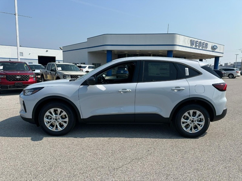 Ford Escape Vehicle Full-screen Gallery Image 2