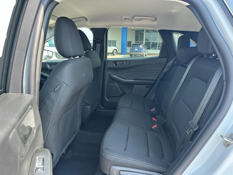 Ford Escape Vehicle Full-screen Gallery Image 4