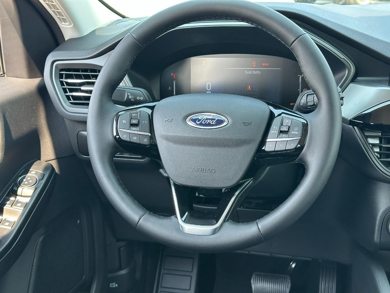 Ford Escape Vehicle Full-screen Gallery Image 6