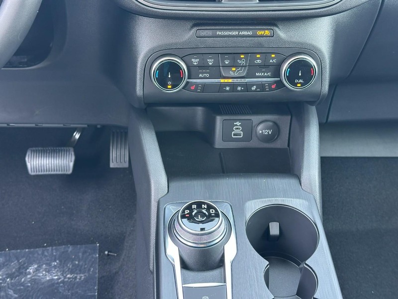 Ford Escape Vehicle Full-screen Gallery Image 8