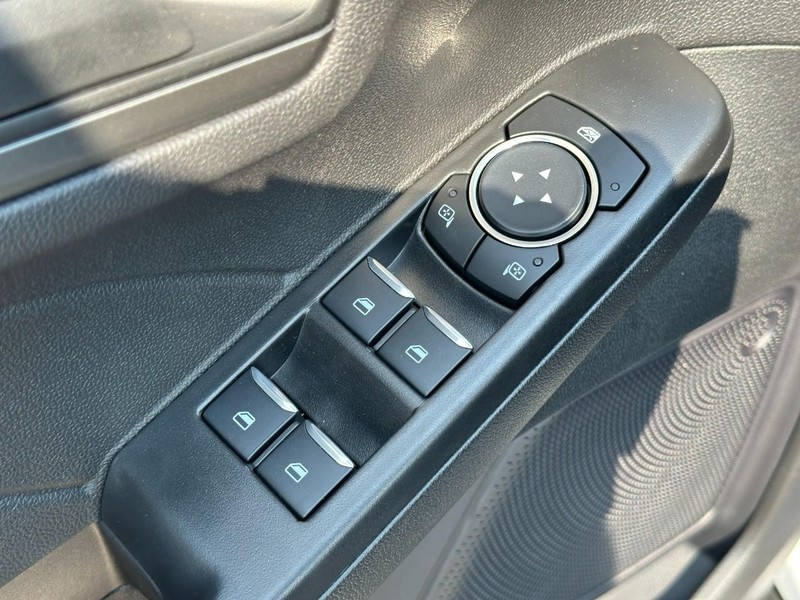 Ford Escape Vehicle Full-screen Gallery Image 9