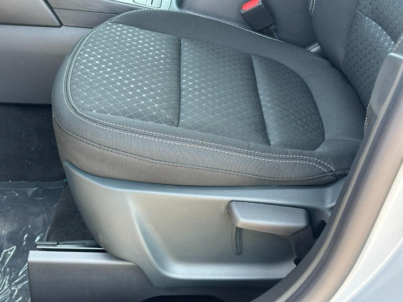 Ford Escape Vehicle Full-screen Gallery Image 10