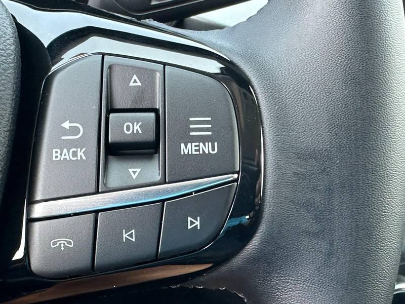 Ford Escape Vehicle Full-screen Gallery Image 12