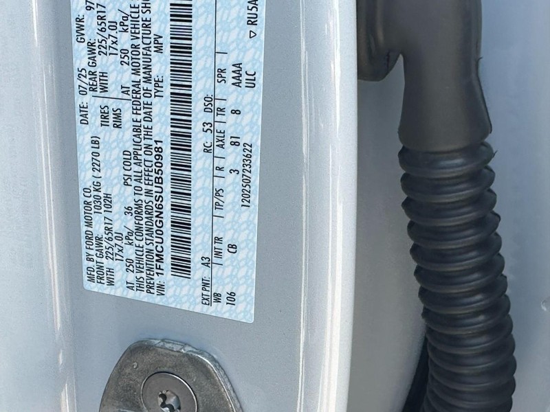 Ford Escape Vehicle Full-screen Gallery Image 16