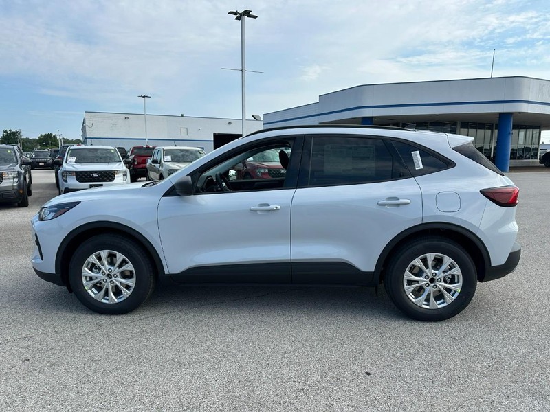 Ford Escape Vehicle Full-screen Gallery Image 2