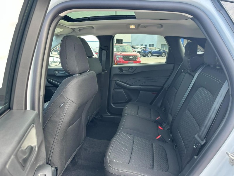 Ford Escape Vehicle Full-screen Gallery Image 4