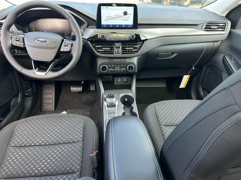 Ford Escape Vehicle Full-screen Gallery Image 6