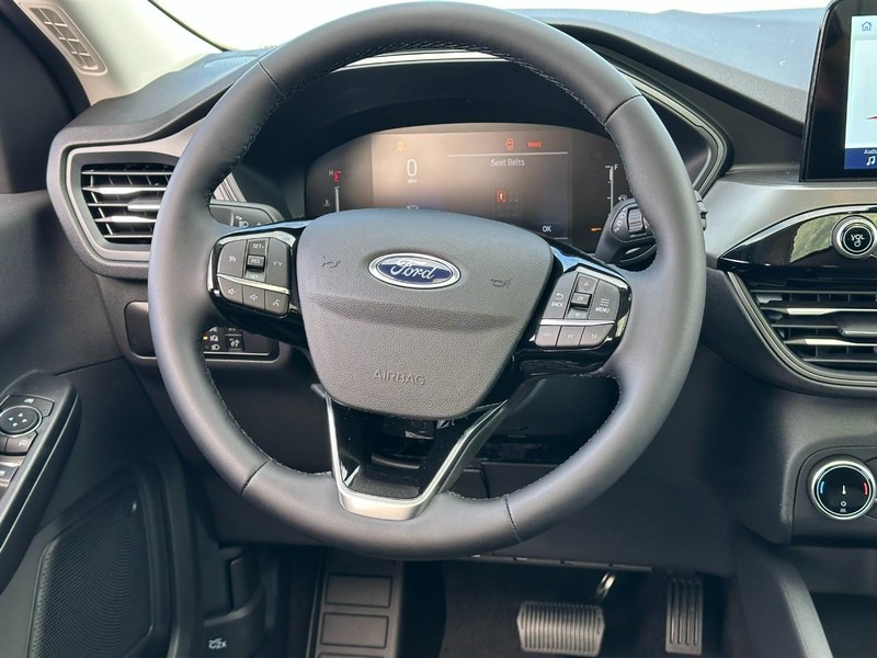 Ford Escape Vehicle Full-screen Gallery Image 7