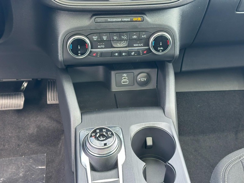 Ford Escape Vehicle Full-screen Gallery Image 9