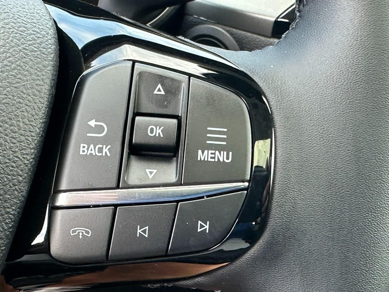 Ford Escape Vehicle Full-screen Gallery Image 13