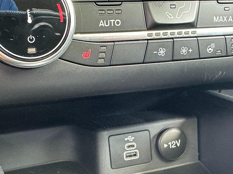 Ford Escape Vehicle Full-screen Gallery Image 15