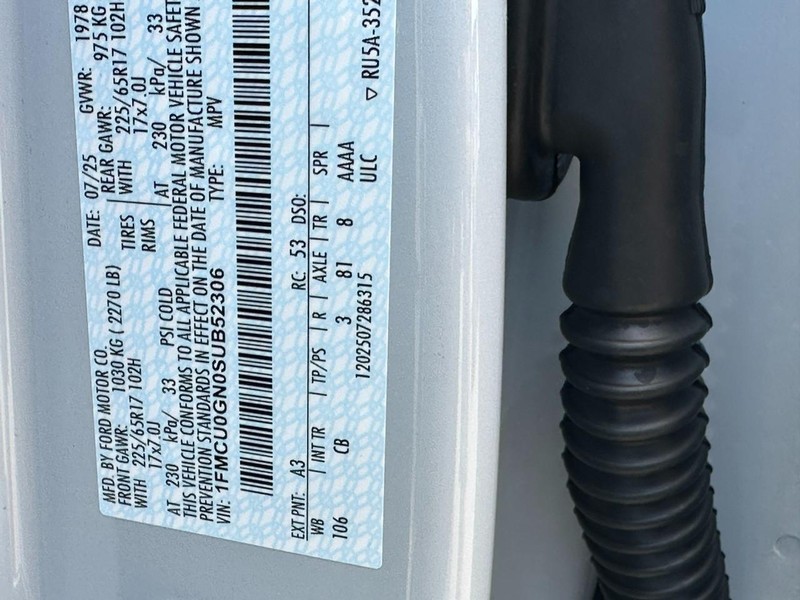 Ford Escape Vehicle Full-screen Gallery Image 17