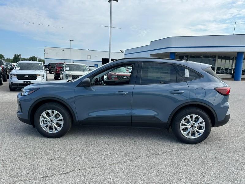 Ford Escape Vehicle Full-screen Gallery Image 2