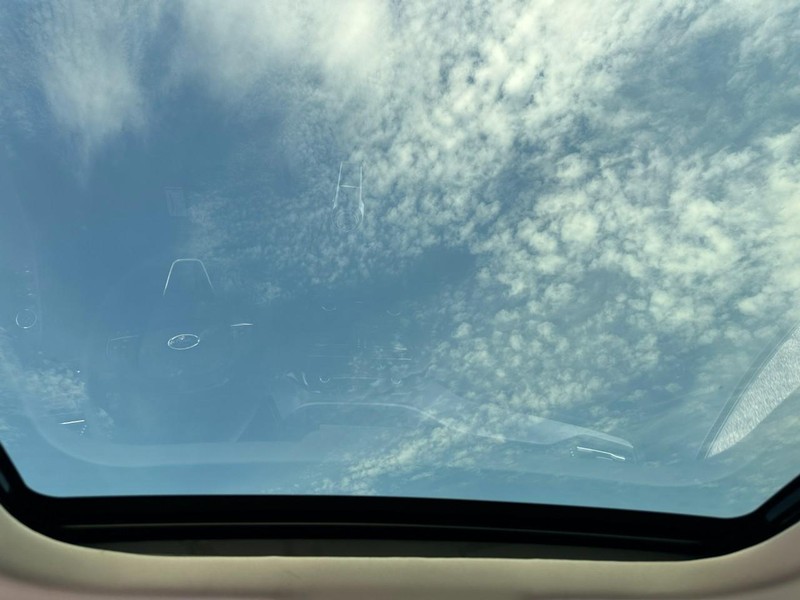 Ford Escape Vehicle Full-screen Gallery Image 5