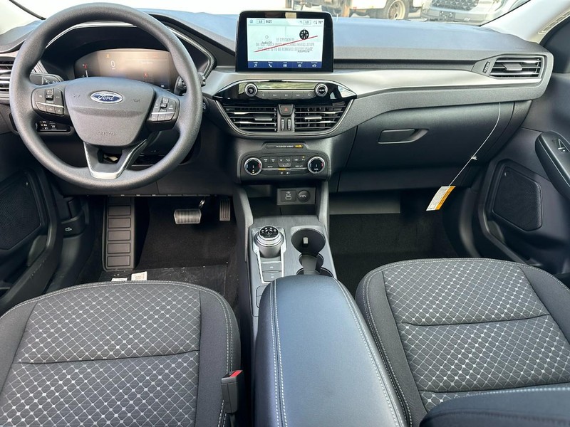 Ford Escape Vehicle Full-screen Gallery Image 6