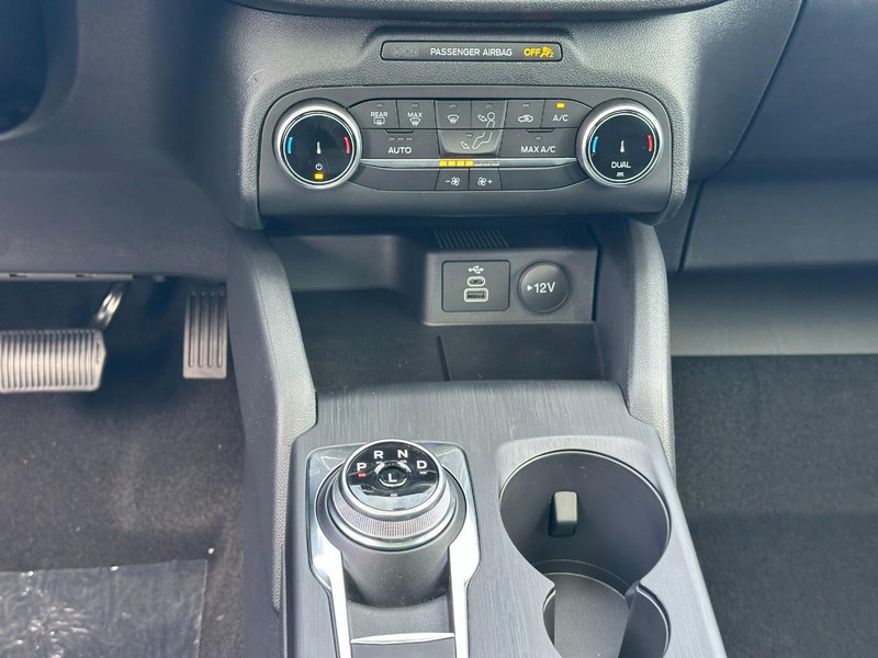 Ford Escape Vehicle Full-screen Gallery Image 9