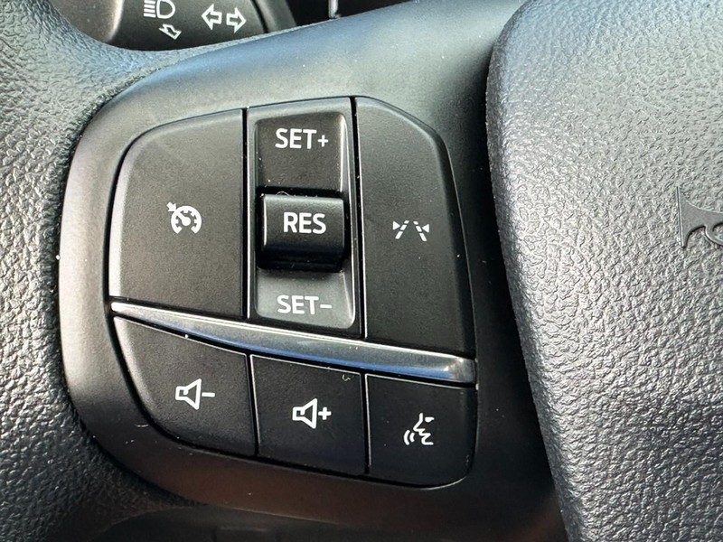 Ford Escape Vehicle Full-screen Gallery Image 12