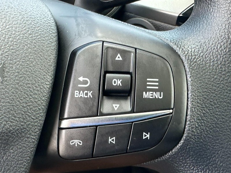 Ford Escape Vehicle Full-screen Gallery Image 13